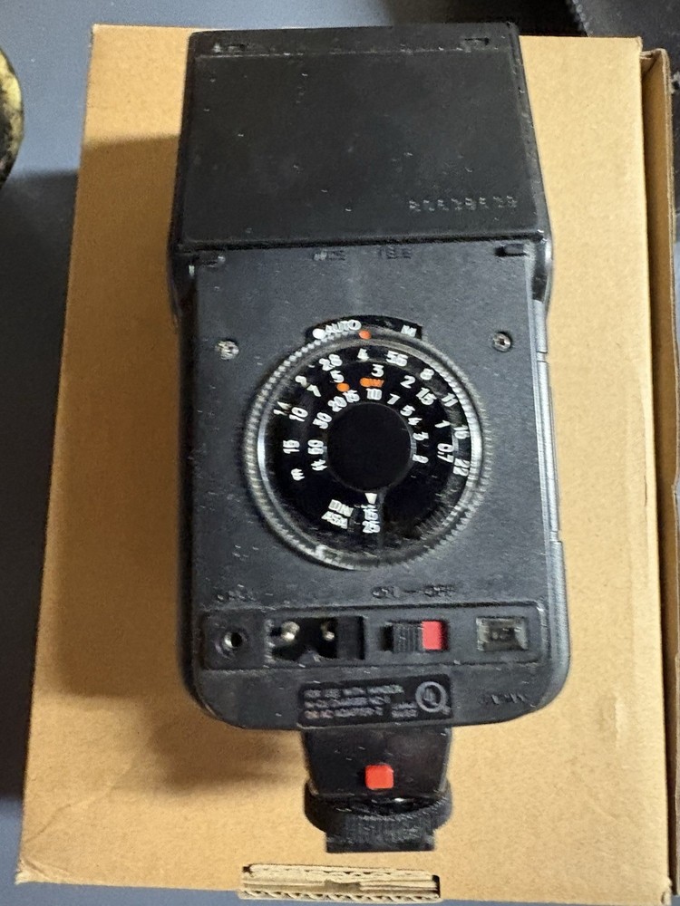 Minolta Auto 28 Electroflash Shoe Mount Flash W/ Case - Untested