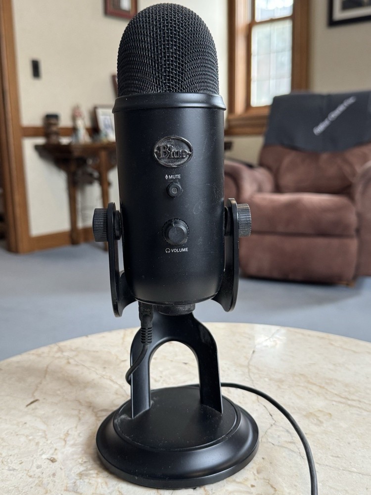 Logitech Creators Blue Yeti USB Microphone - Black Great condition