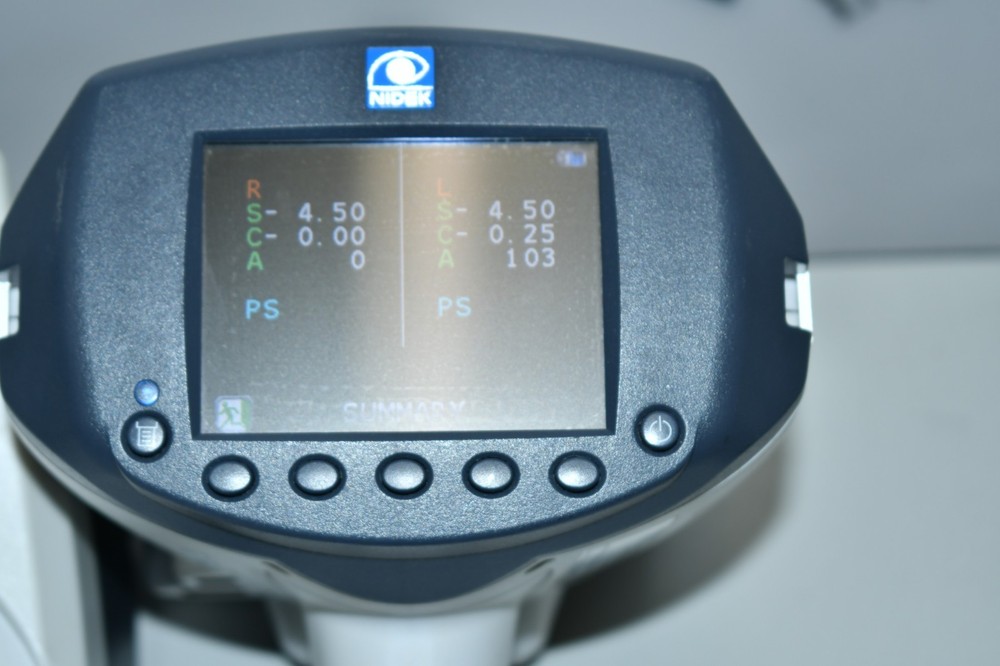 Nidek Handyref portable autorefractor