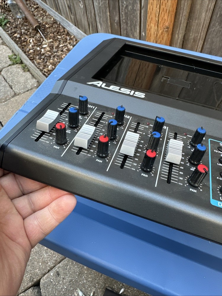 Alesis iOMIX 4 Channel RecorderiPad Audio Interface