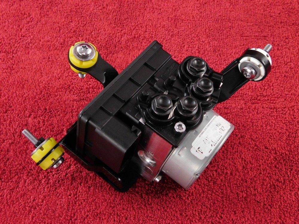 ABS Pump / Modulator / Control Unit *MINT! ~ Triumph Speed Triple 1200RR 1200RS