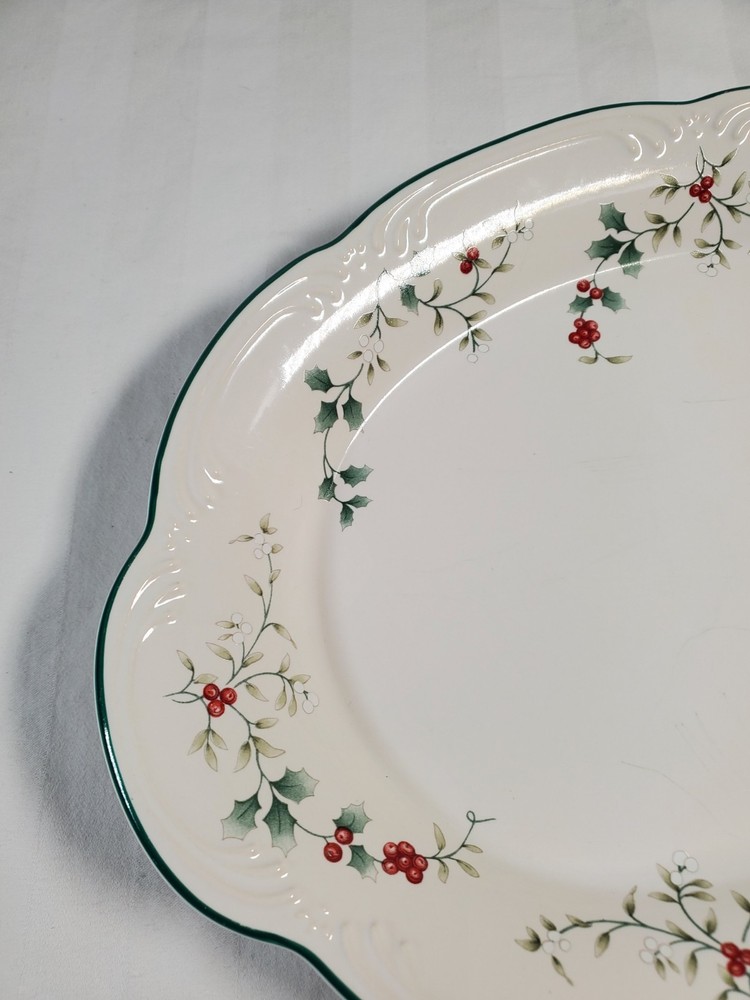 Pfaltzgraff Winterberry Small Serving Platter 10.5" x 8.5"