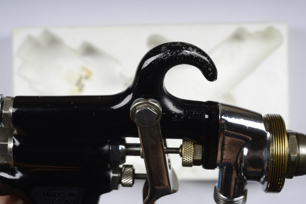 BINKS MODEL 7 spray gun. Excellent condition.