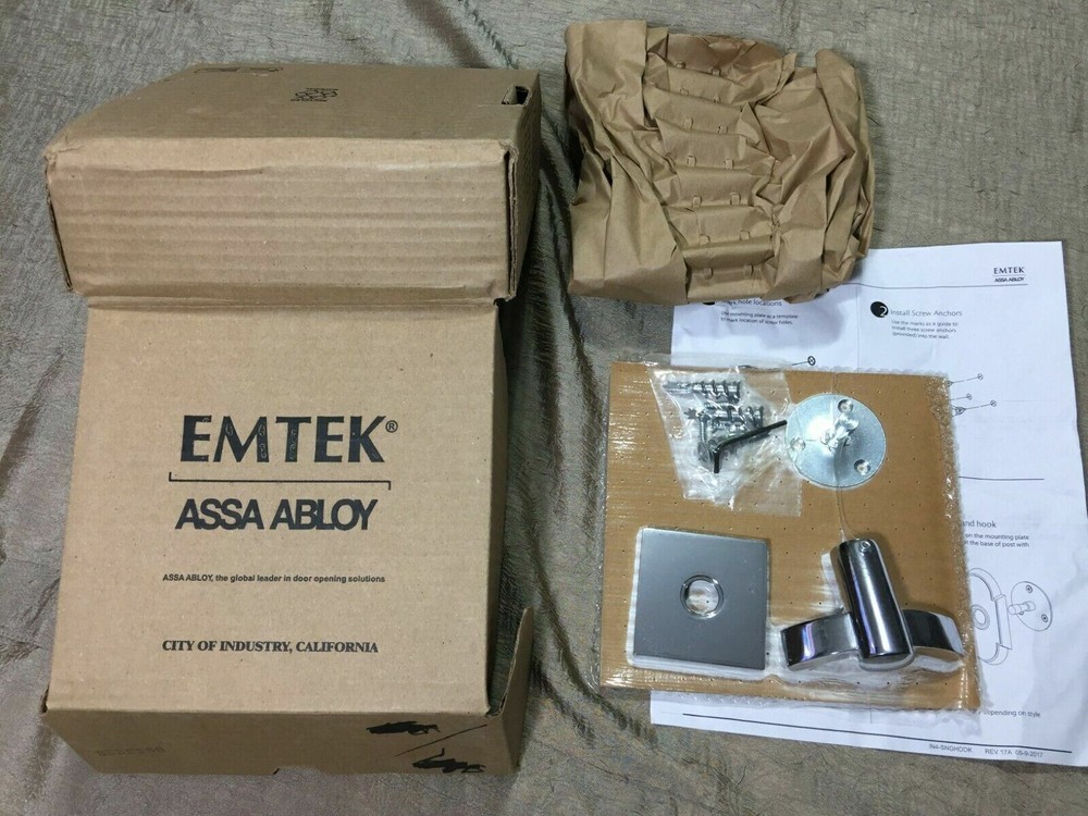 Emtek ASSA ABLOY Modern Double Hook W. Square Rosette, Polished Chrome On Brass