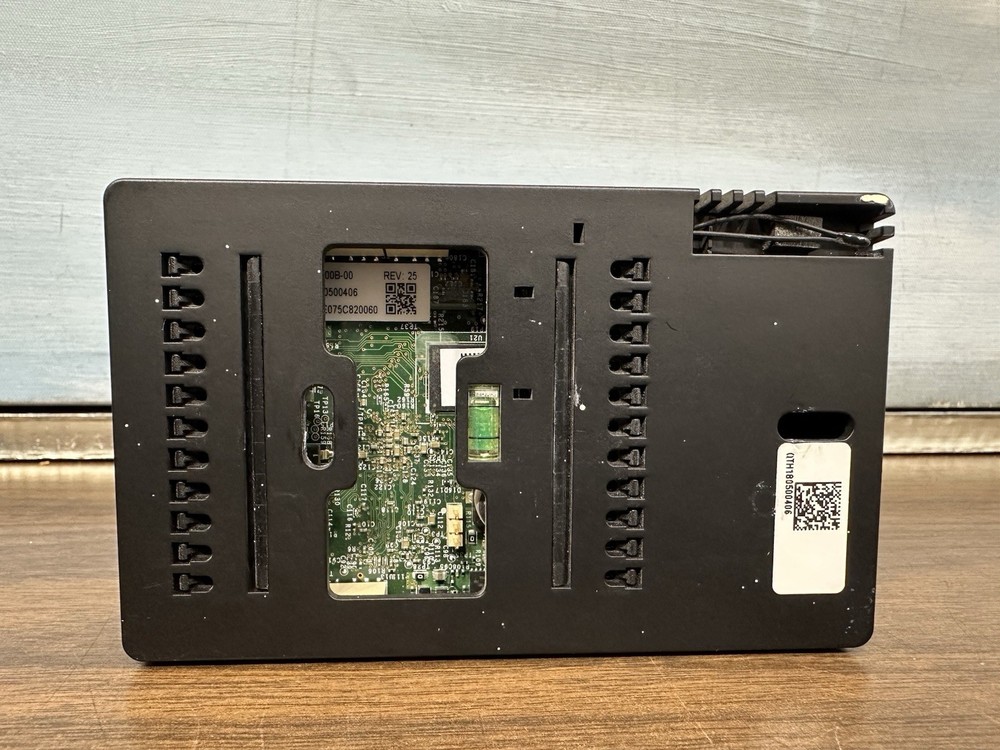 Savant CLI-W200B-00 Smart Thermostat - Black Works Great