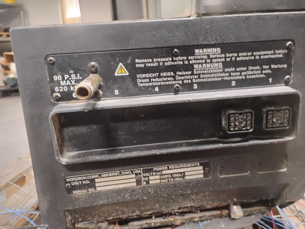 NORDSON CORP. 3100-2AA32 HOT MELT ADHESIVE APPLICATOR