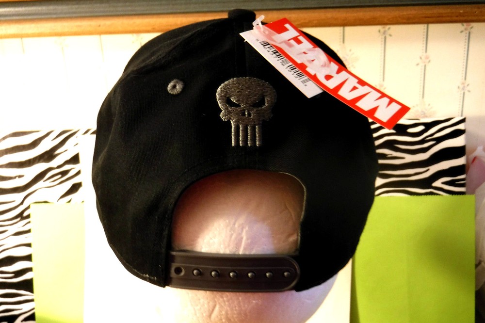 NWTS-OOP-MARVEL COMICS THE PUNISHER GRAPHIC DESIGN BASEBALL CAP; SNAP BACK HAT