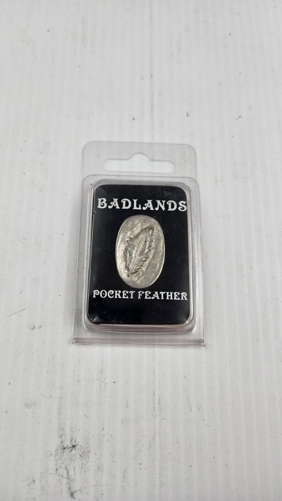 BADLANDS POCKET FEATHER