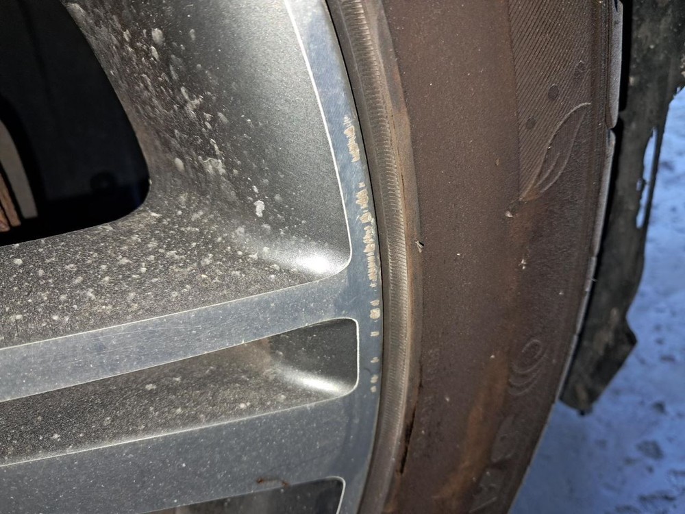 2015 KIA Cadenza Used Display Screen - No Anti-Theft Code, Reprogram Required