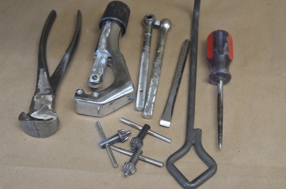 Lot of 20 Assorted Hand Tools (G-C)