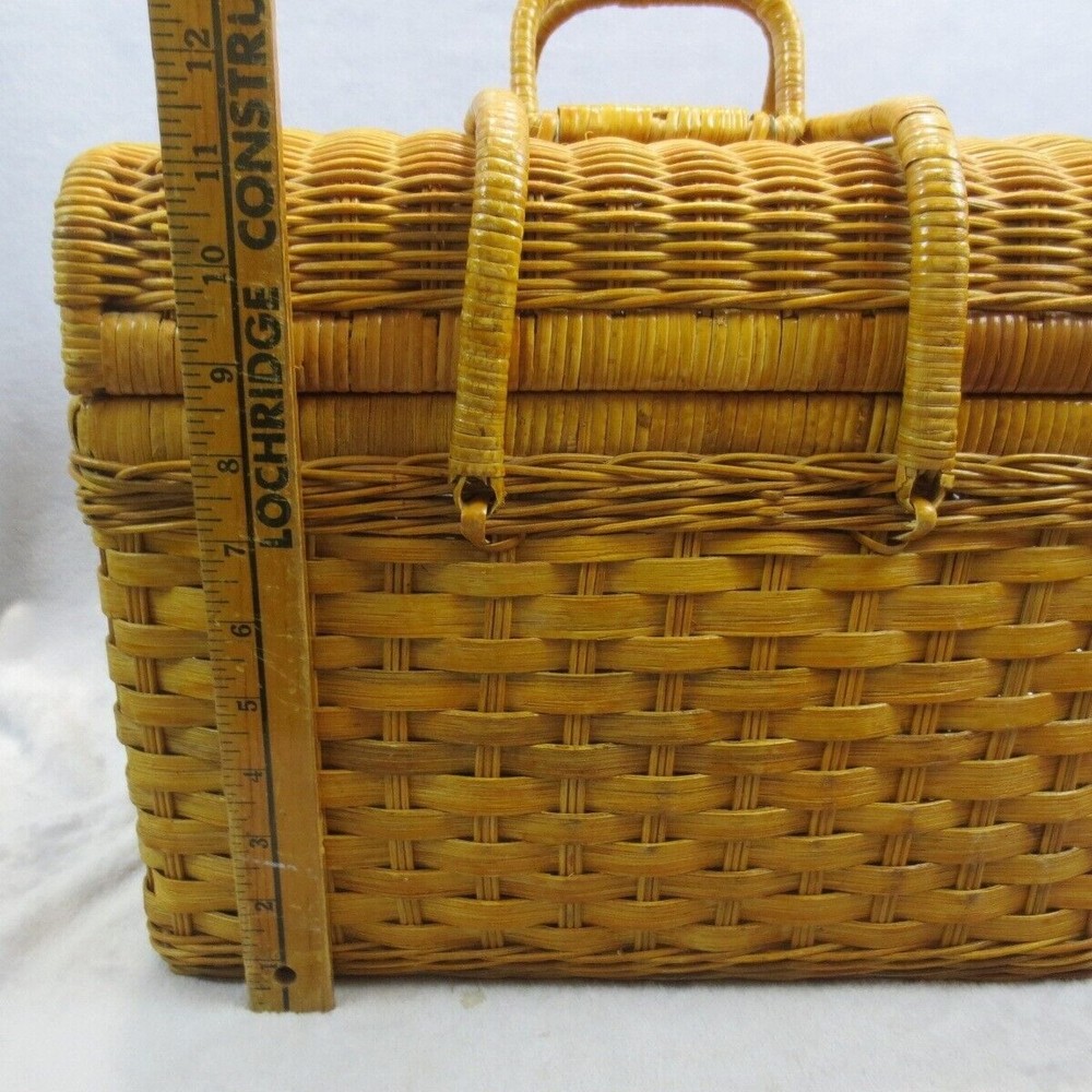 VTG Large Wicker Rattan Hinged Picnic Basket Locking Handles Storage Boho MCM