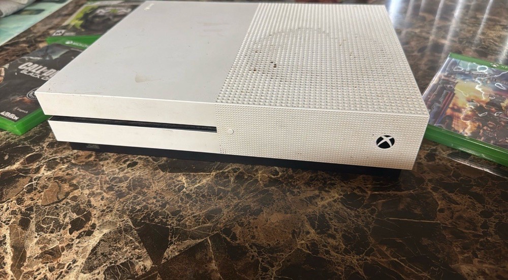 Microsoft Xbox One S White Console Camouflage Controller + Games