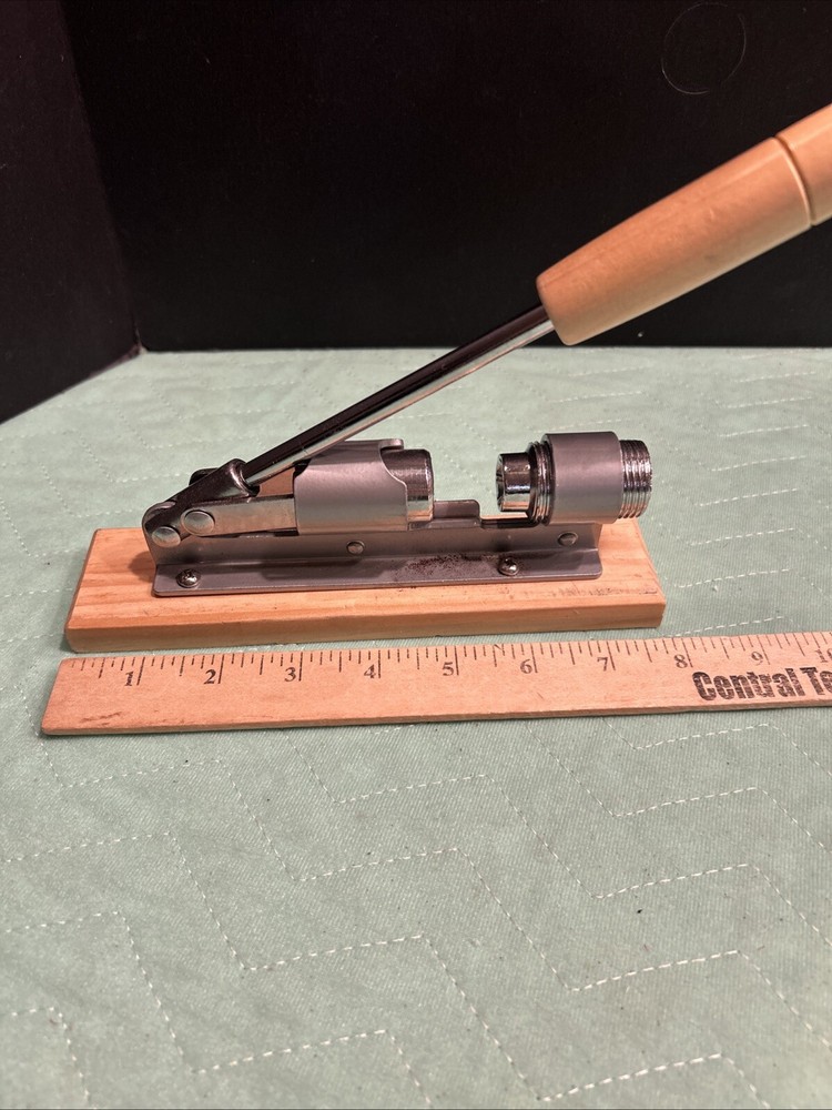 Pecan & Nut cracker Adjustable Pull Down Lever Handle EUC