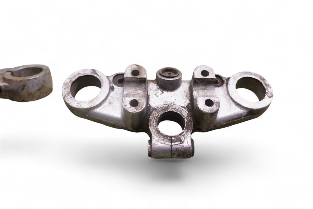 Triumph Aluminum triple tree top lower *2868