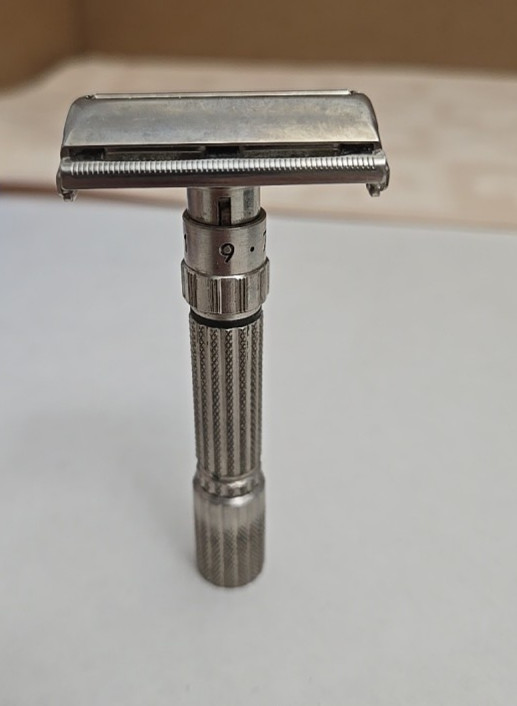 Vintage Gillette Adjustable Razor E1