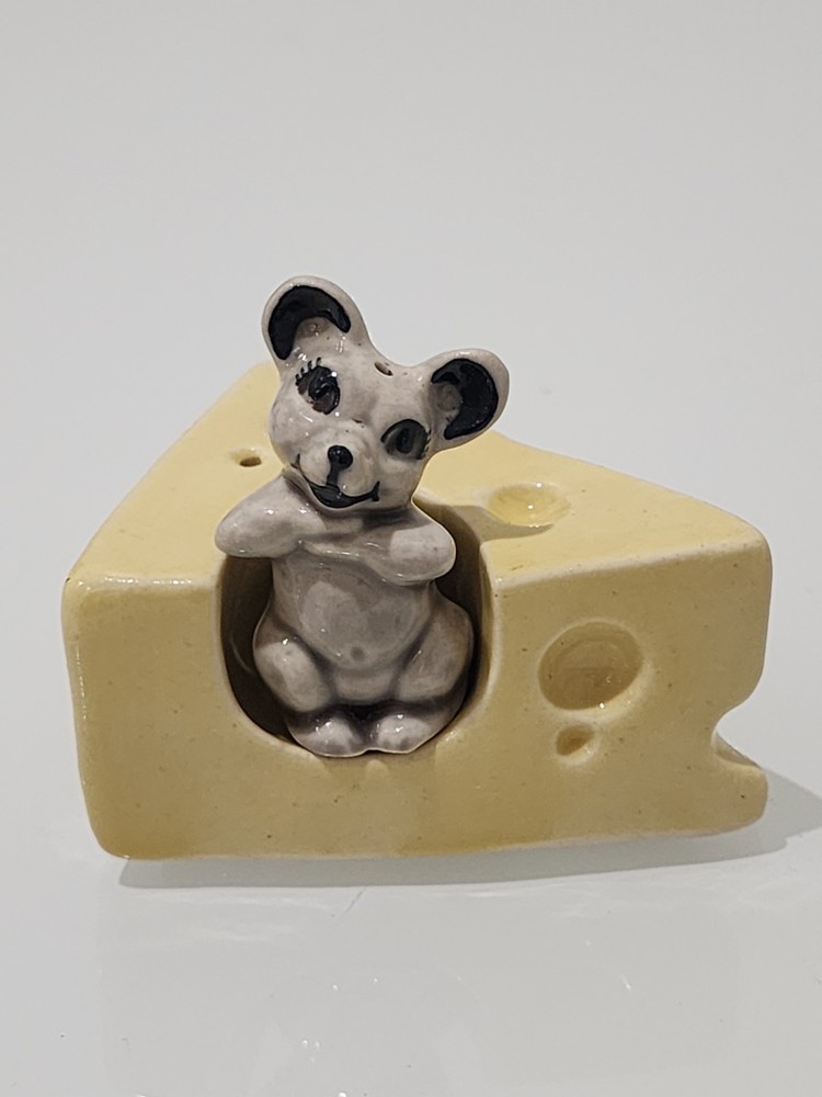 Charming 1950s Ceramic Arts Studio Mouse & Cheese Salt and Pepper Shaker Set