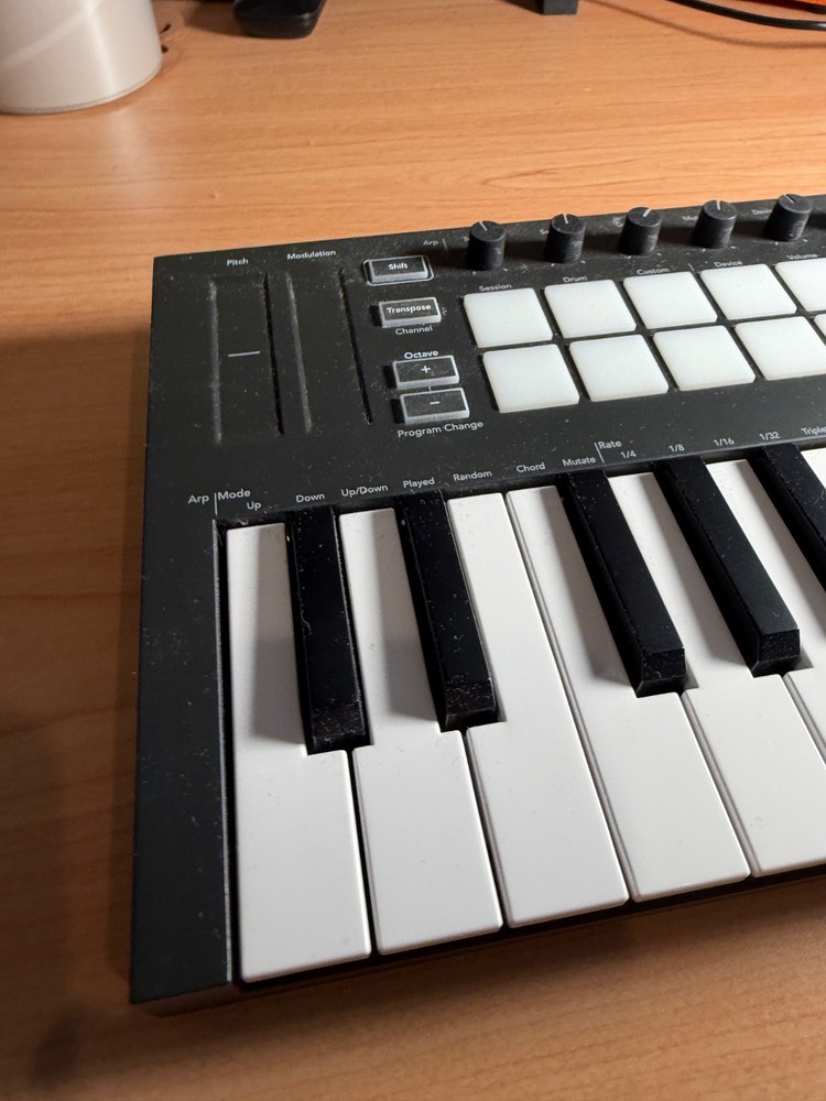 Novation Launchkey Mini Mk3 25 Mini-key Midi Keyboard Controller