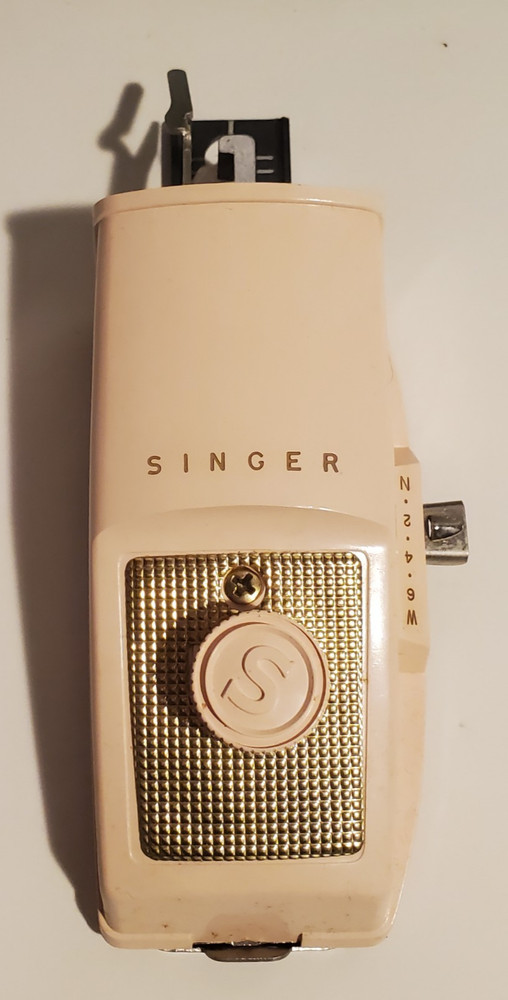 VINTAGE SINGER SEWING MACHINE BAKELITE? BUTTONHOLER TOOL BUTTON HOLE MAKER
