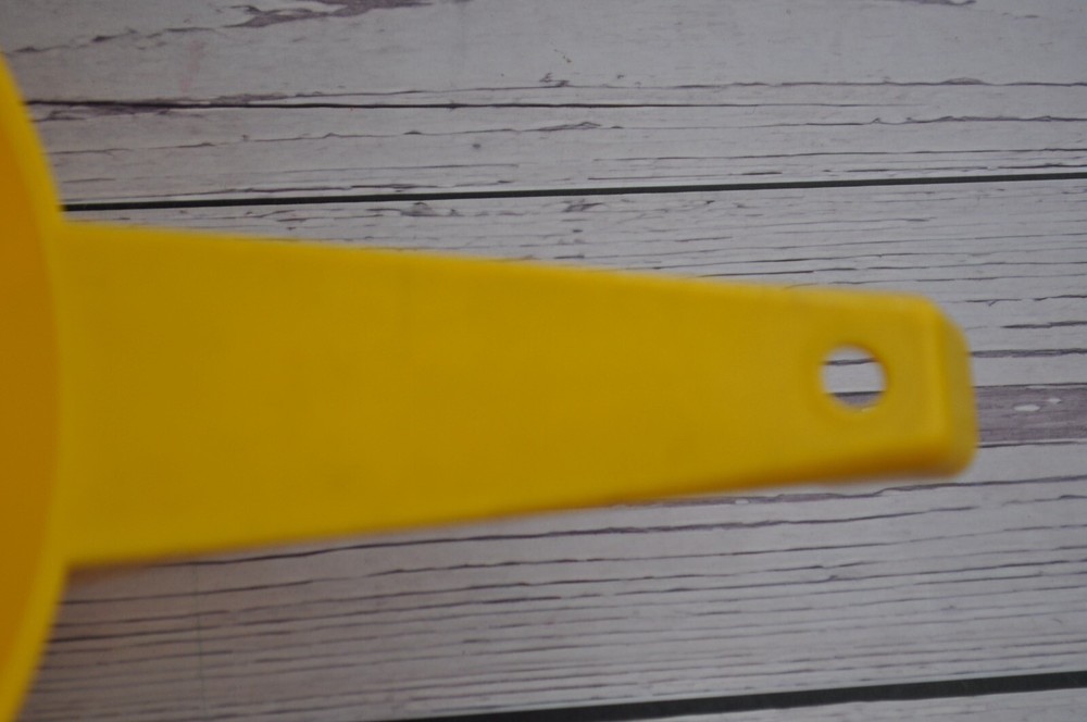 Vintage Tupperware Small 1 Quart Yellow Colander Strainer #1200 2 Spouts