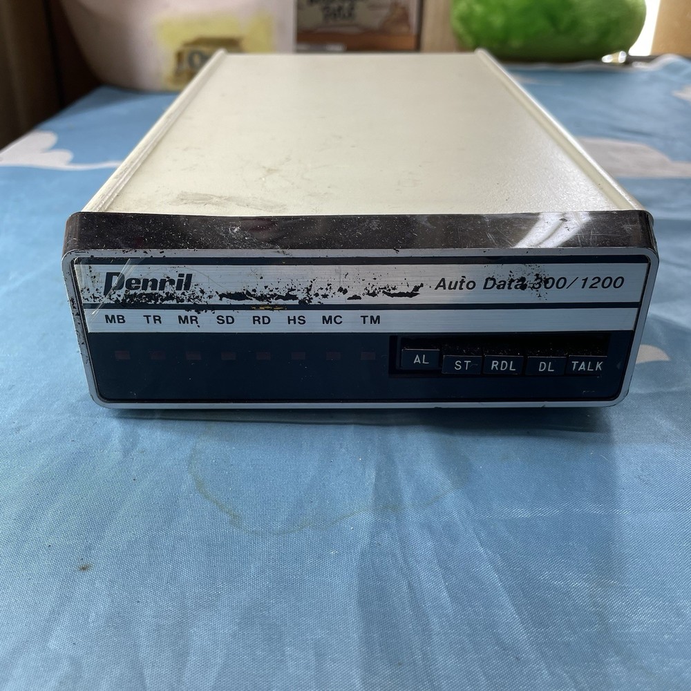 Vintage Penril Corp. 300/1200 Data Modem Operations Unit