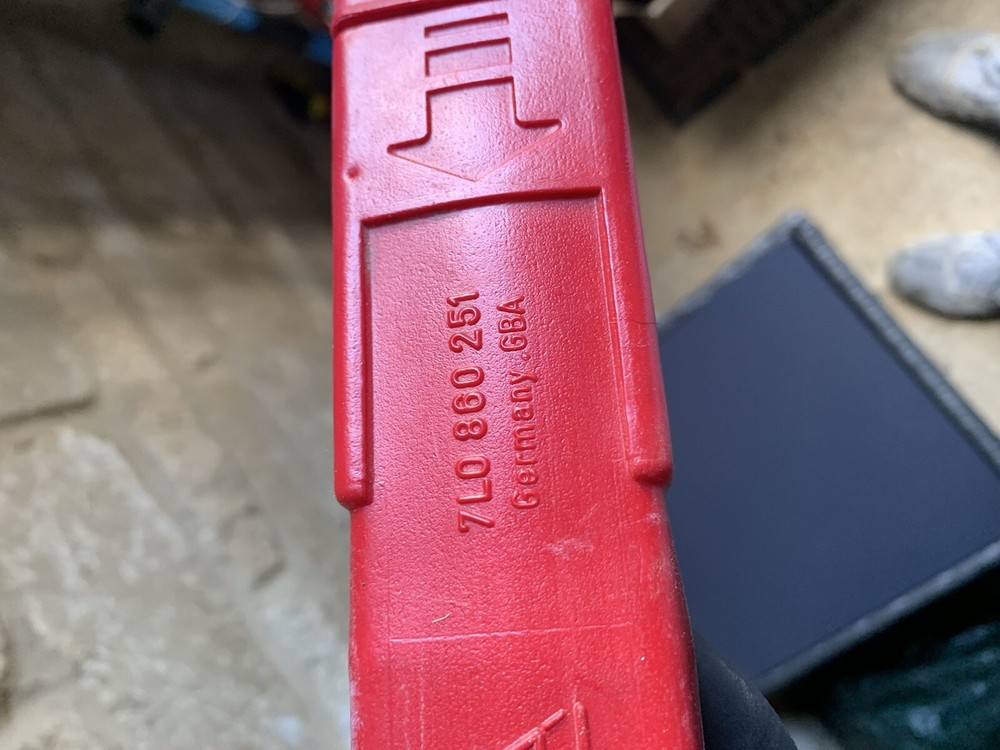 ⭐️Genuine 2008-2012 Audi A3 8P Emergency Triangle⭐️