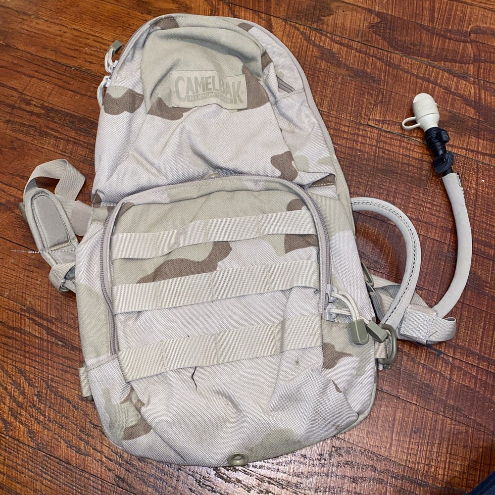 Camelbak M.U.L.E. Maximum Gear Desert Camo hydration pack W/ Bladder (READ)