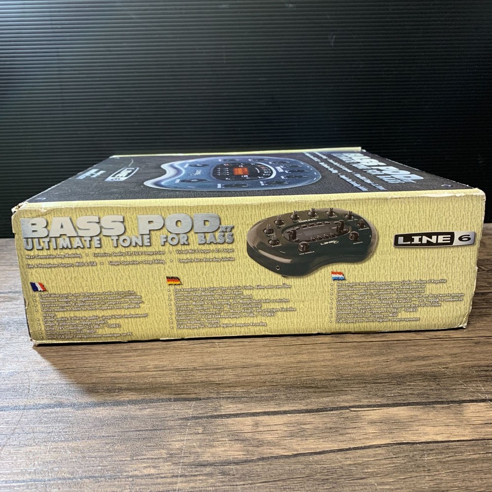 Line 6 BASS POD XT Multi-Effects Processor