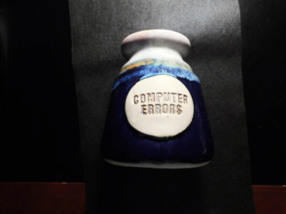 Flat Earth Computer Errors 1987 Pottery Jar   dd488tnn