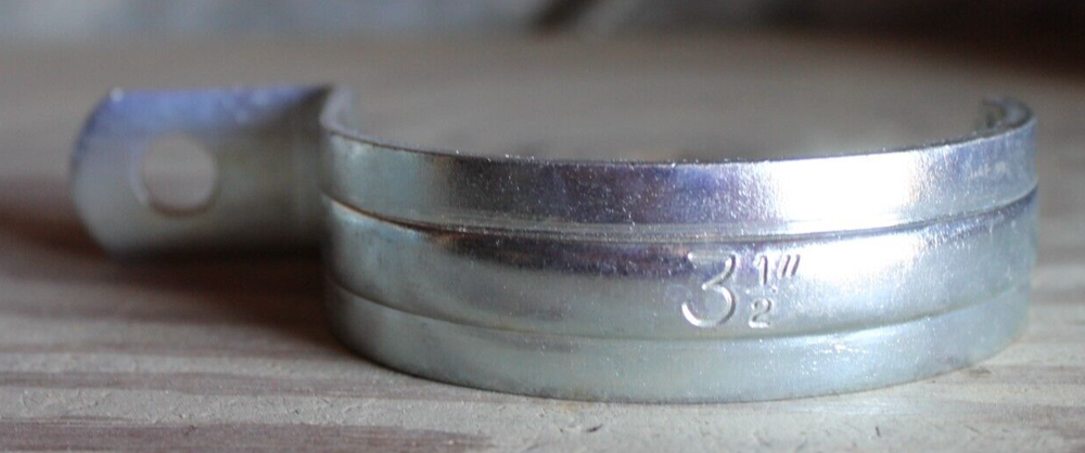New Unbranded Ridged 3-1/2" 1-Hole Pipe Strap