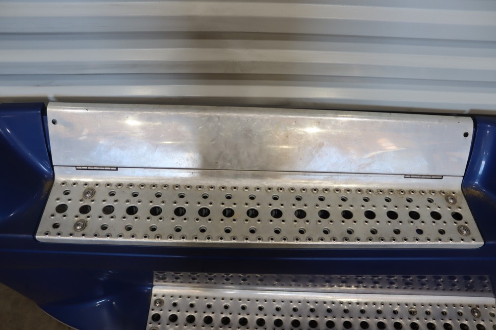 2008-2017 FREIGHTLINER CASCADIA 125 LEFT FORWARD FAIRING STEP FRAME PANEL OEM