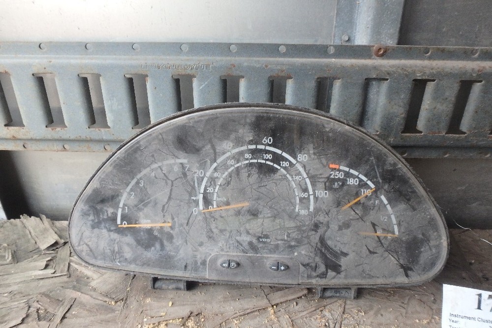 FREIGHTLINER SPRINTER 2002: Instrument Cluster