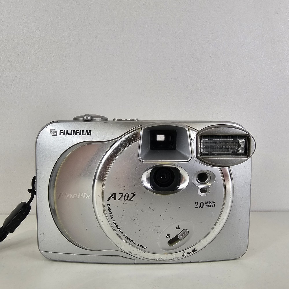 Fujifilm FinePix A202 2.0MP Compact Digital Camera Silver Tested