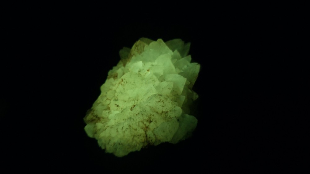 Phosphorescent UV Golden Yellow Specimen