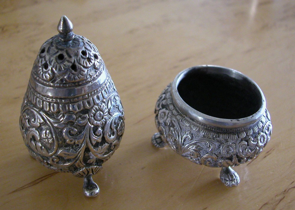 A FINE LOVELY ENGRAVED SOLID SILVER SALT AND PEPPER SHAKERS