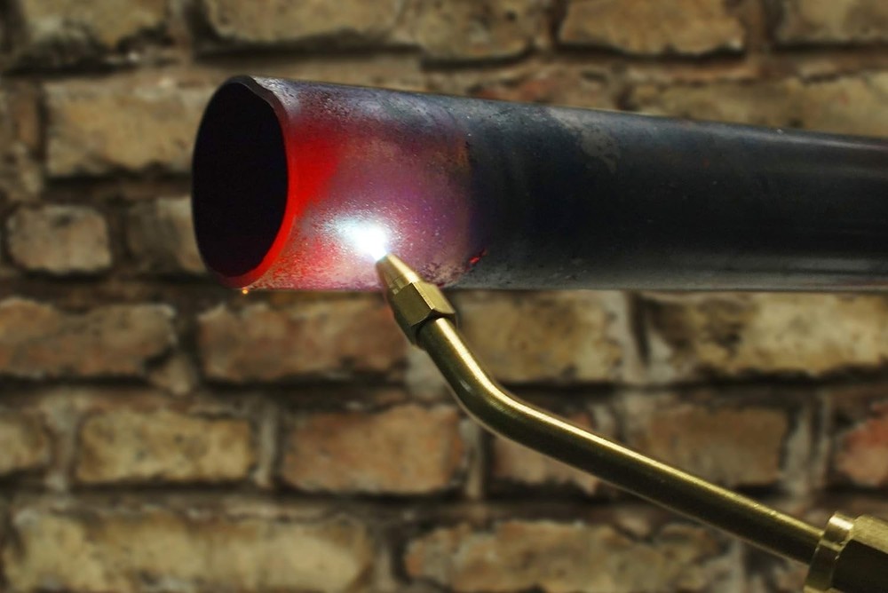 Efficient Welding Torch System with Maximum Flame Temperature for Professionals