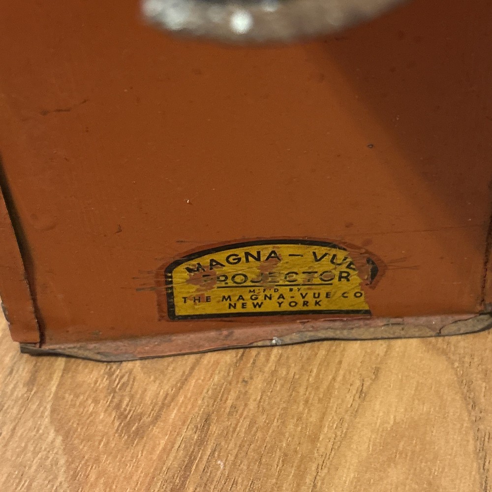 VINTAGE MAGNA-VUE PROJECTOR