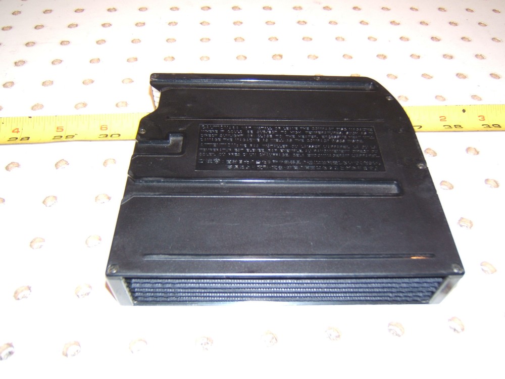 VW Jetta 96 in trunk CD changer ( READ ITEM DESCRIPTION ) 6CD 1 Magazine ONLY