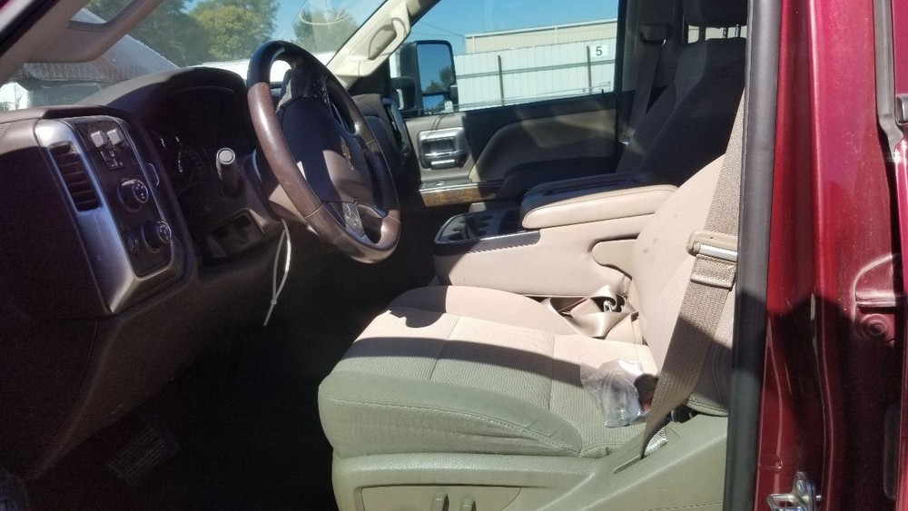 16 CHEVY SILVERADO 2500 HIGH MOUNTED STOP LIGHT