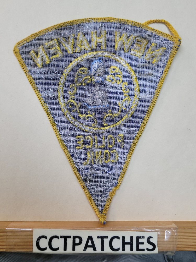 NEW HAVEN, CONNECTICUT POLICE (TRIANGLE) SHOULDER PATCH CT