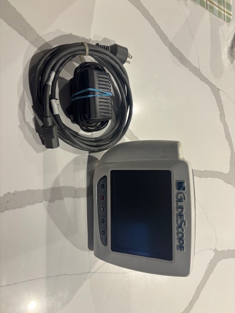 Glidescope monitor and power source