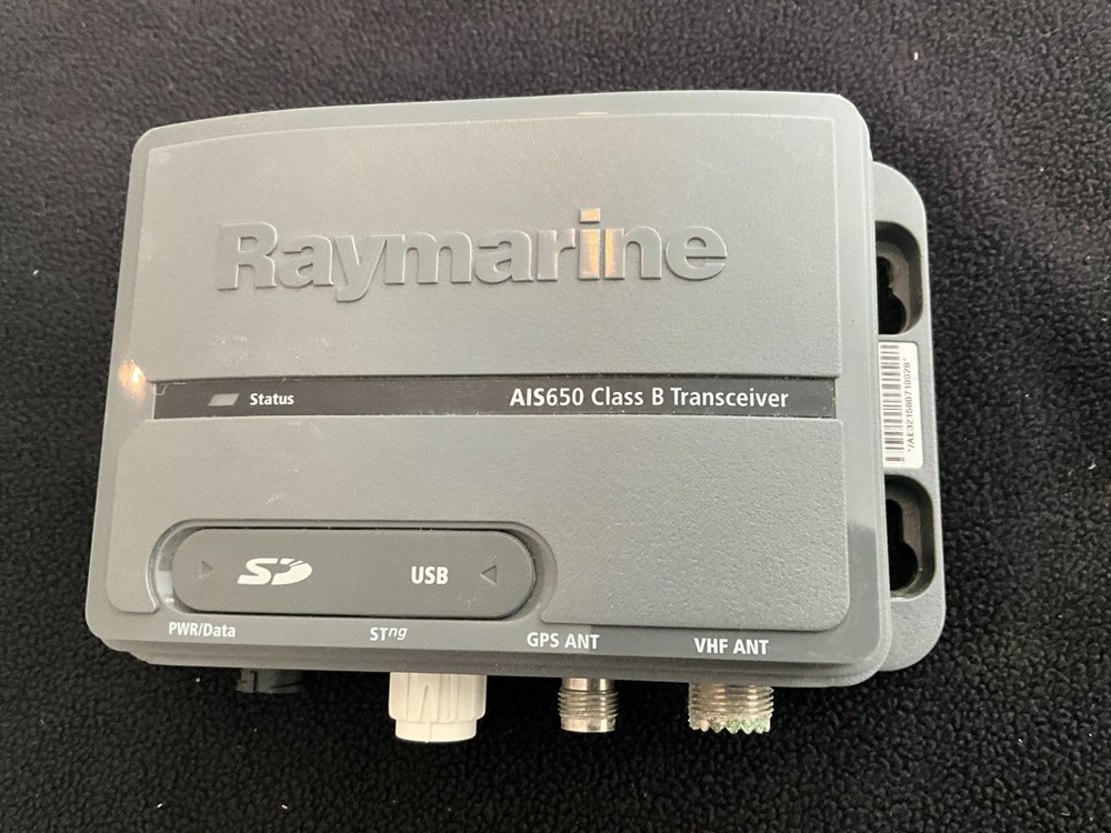 Raymarine Class B AIS 650 Transceiver