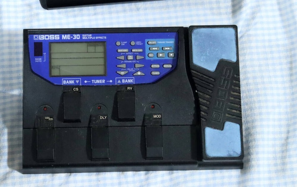 BOSS ME-30 Guitar Multi Effects Pedal Pre-owned