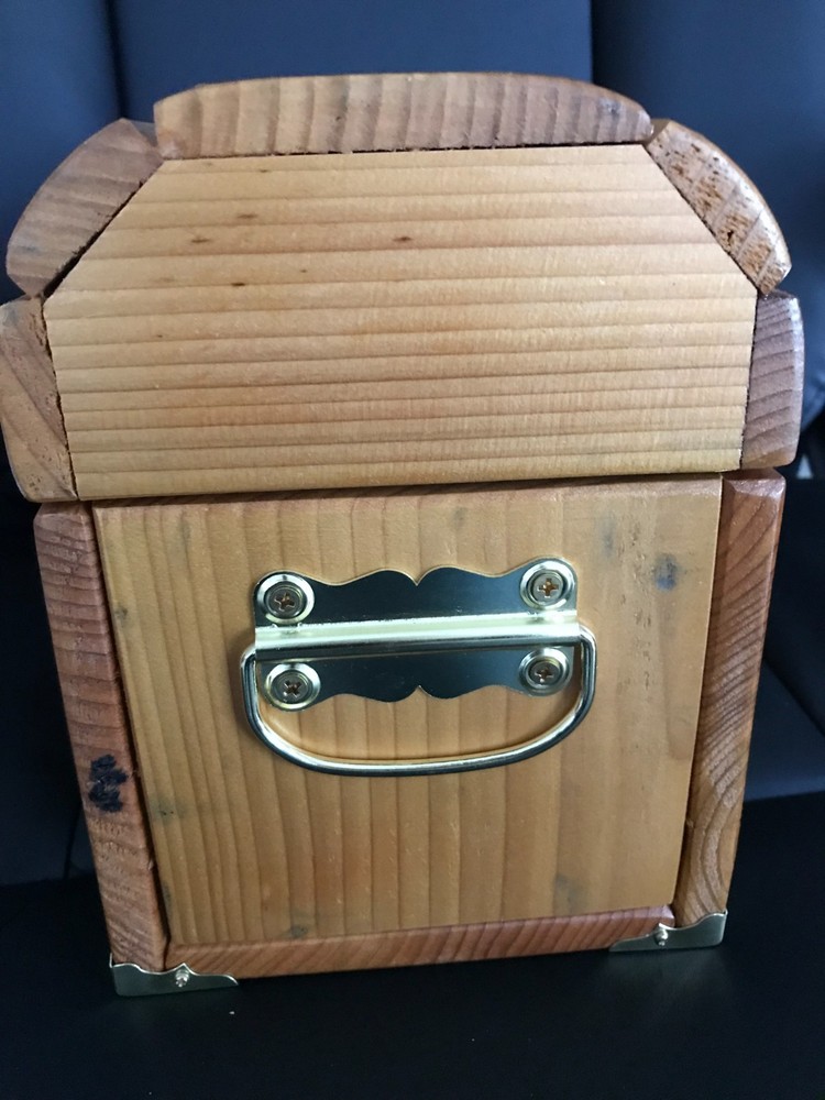 Really Nice Small Wood Chest - C msw au5