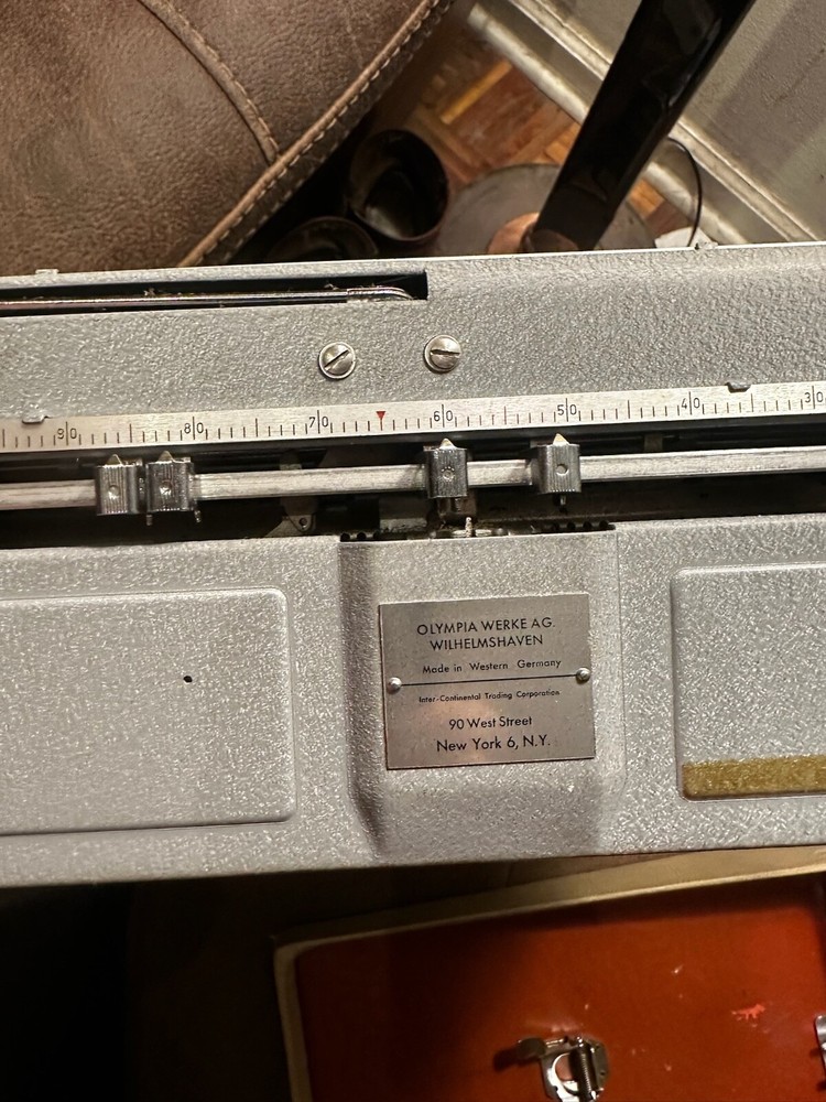 Olympia 1958 SM3 grey Typewriter with Case