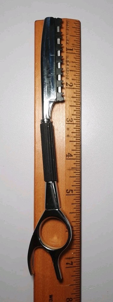 Sam Villa Razor