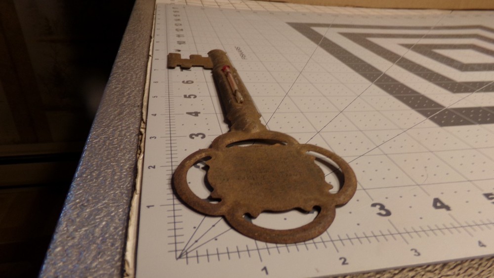 VINTAGE 9" METAL SKELETON KEY THERMOMETER.