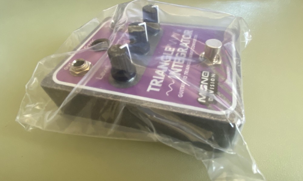 Mono Division Triangle Integrator Wave Converter Effects Pedal