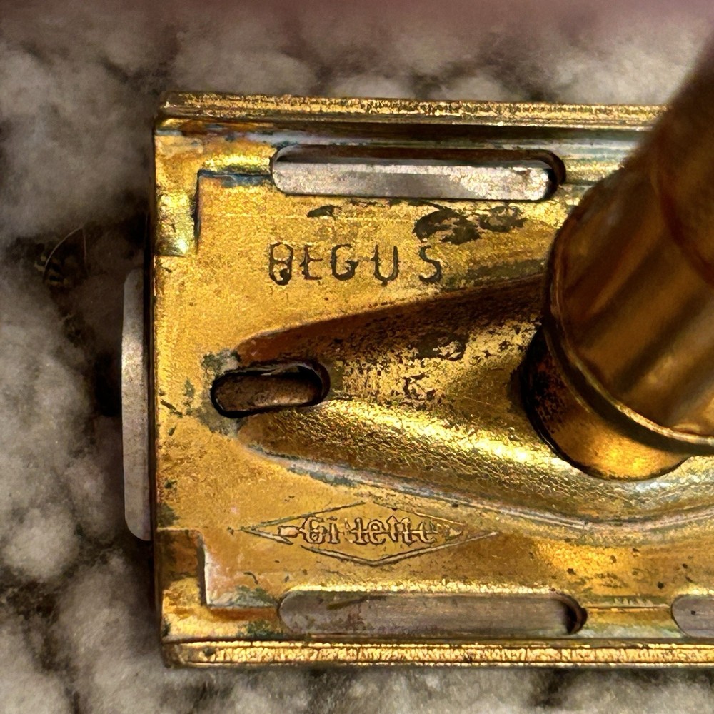 Vintage Gillette Twist To Open DE Razor