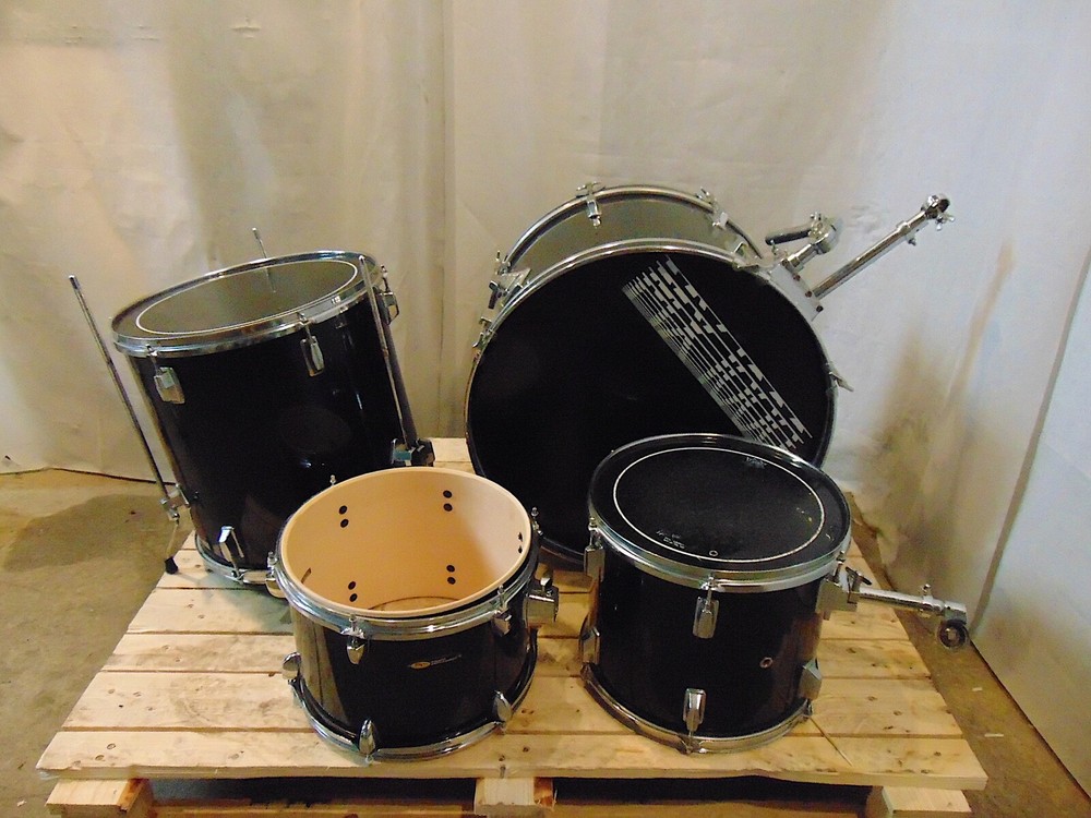 Black Unbranded 4 Piece Drum Set - Nice Condition