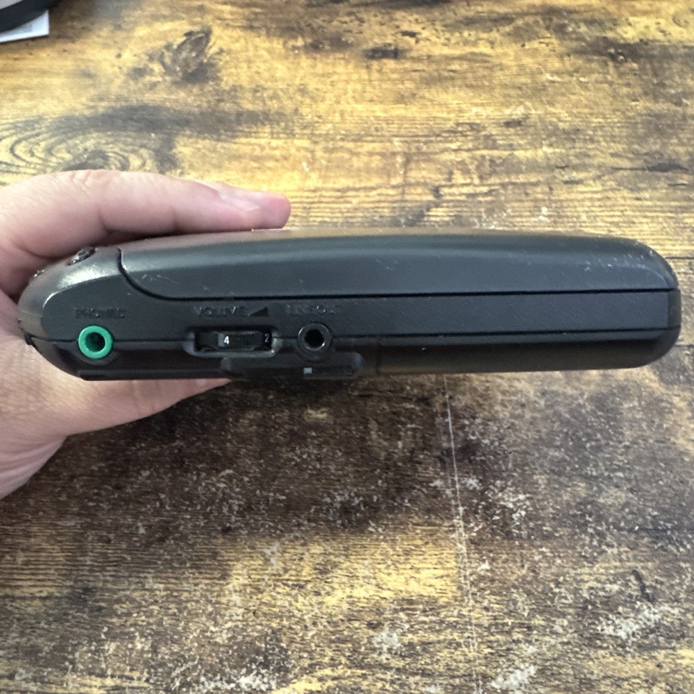 Sony Discman D-131 Portable CD Player – Tested and Working